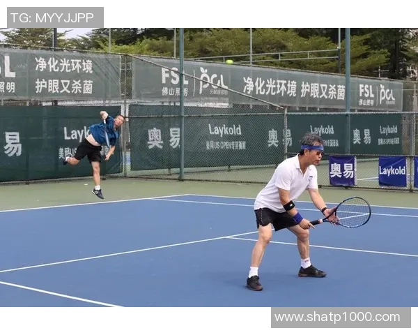 上海网球队的团队协作揭秘:网球巨献背后的默契与拼搏精神 上海网球队的团队协作揭秘:网球巨献背后的默契与拼搏精神