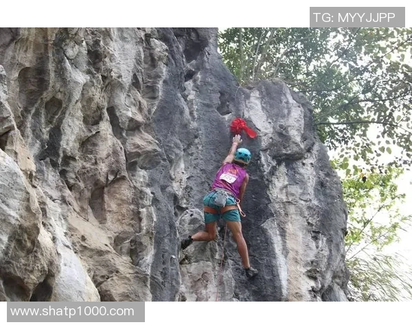 成都攀岩队防反策略解析与攀岩热点发展趋势探讨
